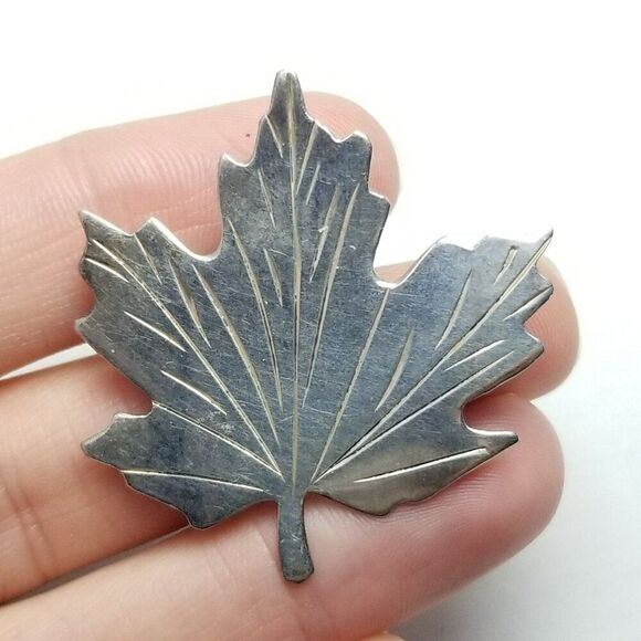 Vintage Sterling Silver Maple Leaf Shape Brooch, Unisex Lapel Pin, Polished - Picture 1 of 7